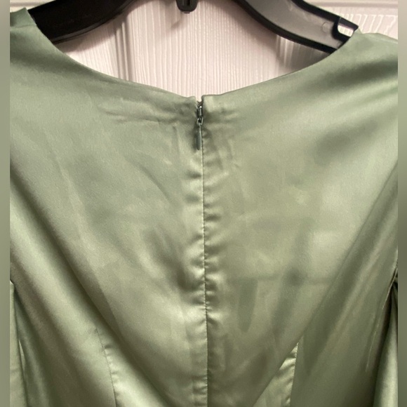 NWT Line & Dot “Maya” Dress In Sage W/ Ruched Sleeves Size Large - Picture 7 of 7